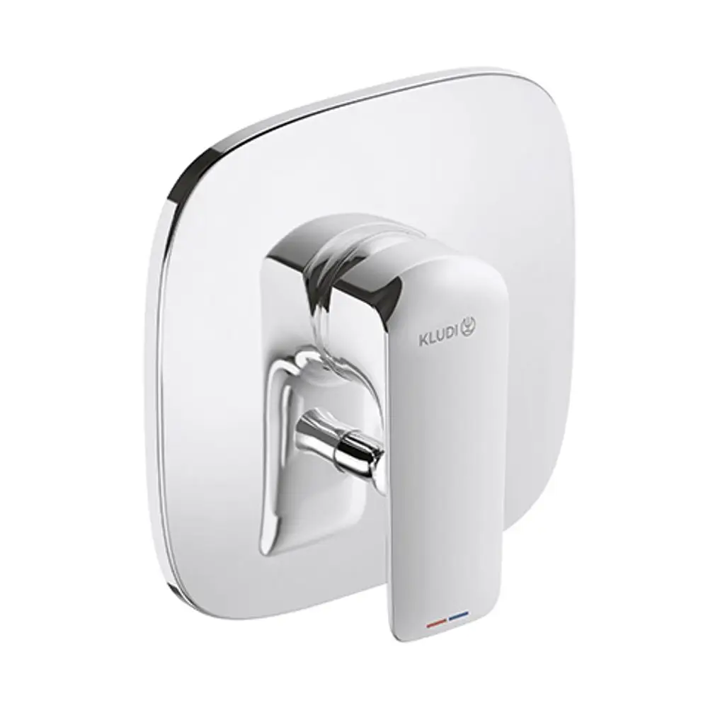Eckmontierter, verchromter Wasserhahn von Kludi mit quadratischer Wandplatte und Hebel für Temperatur- und Wasserdurchflussregelung.